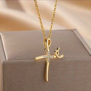 NWT 14K Gold Plated Cubic Zirconia Encrusted Cross Pendant Necklace 15”